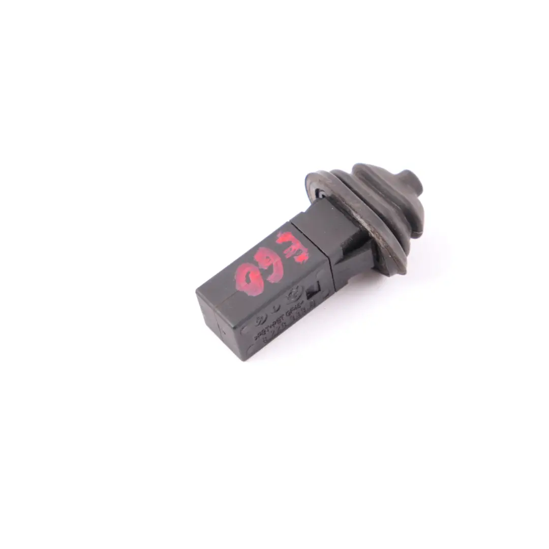 BMW 3 5 6 Series E60 E90 E91 F10 FUEL FLAP COVER BUFFER STOPPER EJECTOR - SKU 8228939 - Part number 51178228939