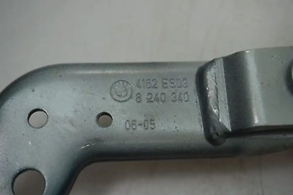 Charniere Hayon Droite Bleu de Tolede Metallique pour BMW E65 E66 E67 à propos du numéro de pièce 8240340 BMW E65 E66 E67 Charniere Hayon Droite Bleu de Tolede Metallique - SKU 8240340-TB1 - Numéro de pièce 8240340