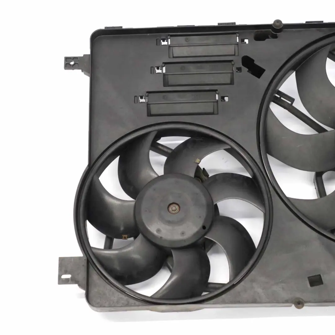 Radiador Ventilador para Land Rover Freelander 2 2.2 Diesel Motor con número de pieza 8240515 Land Rover Freelander 2 2.2 Diesel Motor Radiador Ventilador - SKU 8240515 - Número de pieza 8240515
