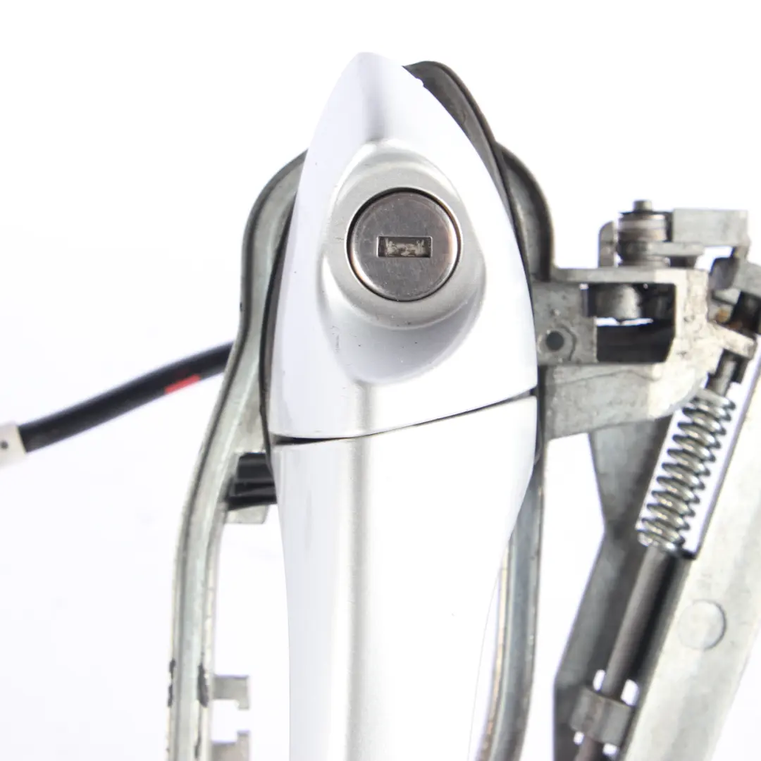 Handle Door Front Right Outside Carrier O/S Titansilber Silver 354 to BMW X5 E53 with Part number 8243616 BMW X5 E53 Handle Door Front Right Outside Carrier O/S Titansilber Silver 354 - SKU 8243616-TS - Part number 8243616