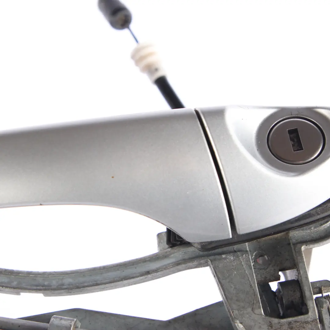Handle Door Front Right Outside Carrier O/S Titansilber Silver 354 to BMW X5 E53 with Part number 8243616 BMW X5 E53 Handle Door Front Right Outside Carrier O/S Titansilber Silver 354 - SKU 8243616-TS - Part number 8243616