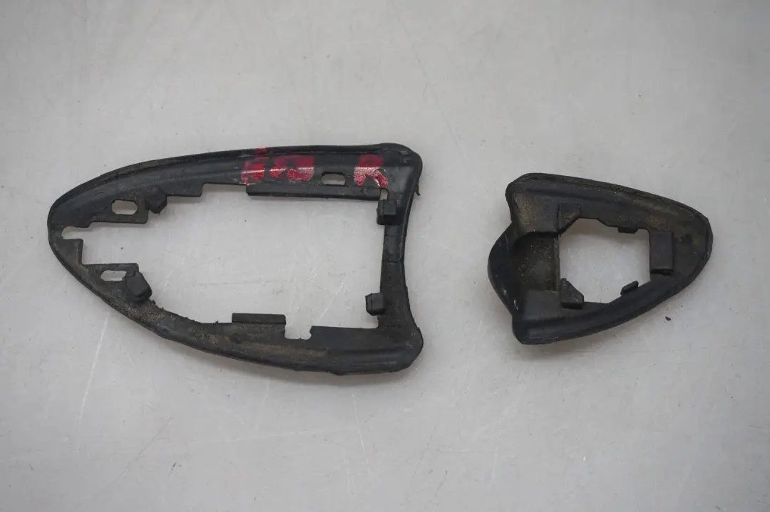 Poignée porte extérieure droite Joint d'étanchéité pour BMW X5 Series E53 à propos du numéro de pièce 8243632 BMW X5 Series E53 Poignée porte extérieure droite Joint d'étanchéité - SKU 8243632 - Numéro de pièce 8243632