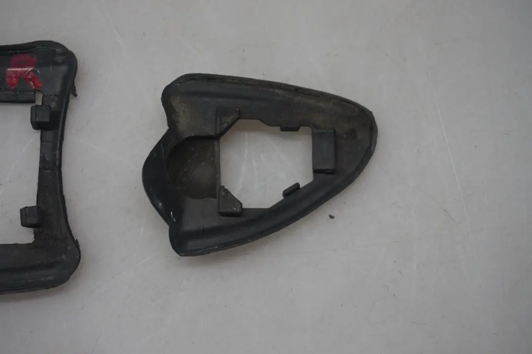 Manija de la puerta exterior derecha Junta Base 8243630 para BMW X5 Serie E53 con número de pieza 8243632 BMW X5 Serie E53 Manija de la puerta exterior derecha Junta Base 8243630 - SKU 8243632 - Número de pieza 8243632