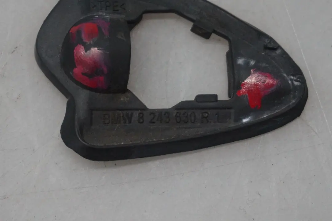BMW X5 Serie E53 Rechte äußere Türgriff Basis Dichtung 8243630 - SKU 8243632 - Teilenummer 8243632