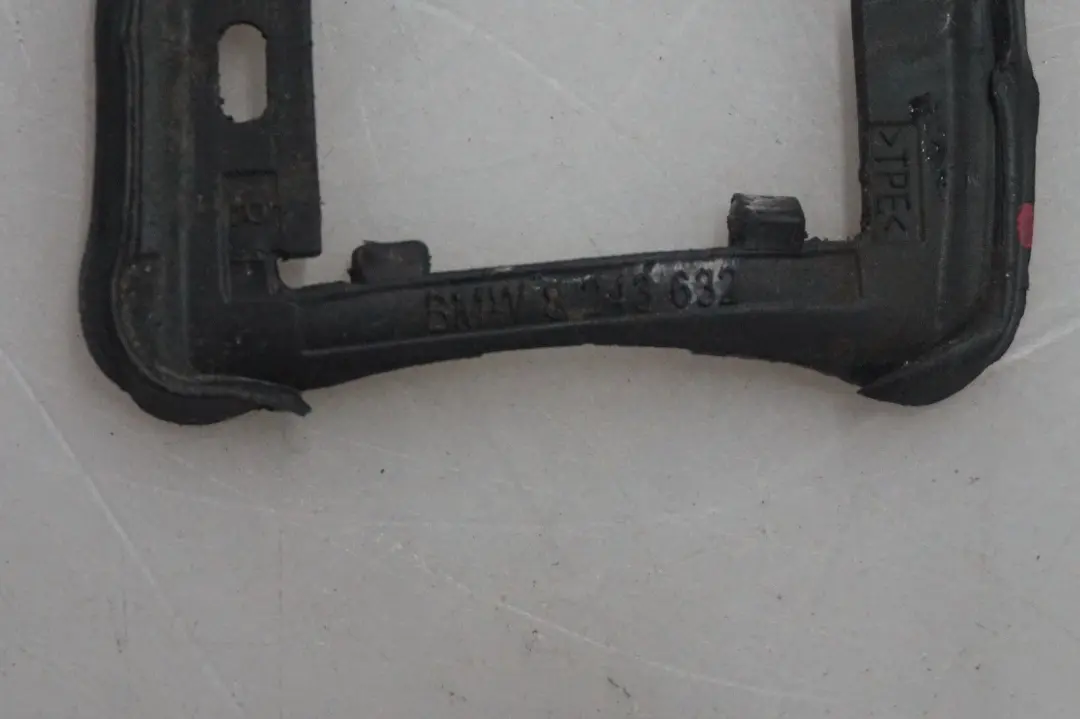BMW X5 E53 Maniglia esterna destra della porta Guarnizione base 8243630 - SKU 8243632 - Numero di parte 8243632