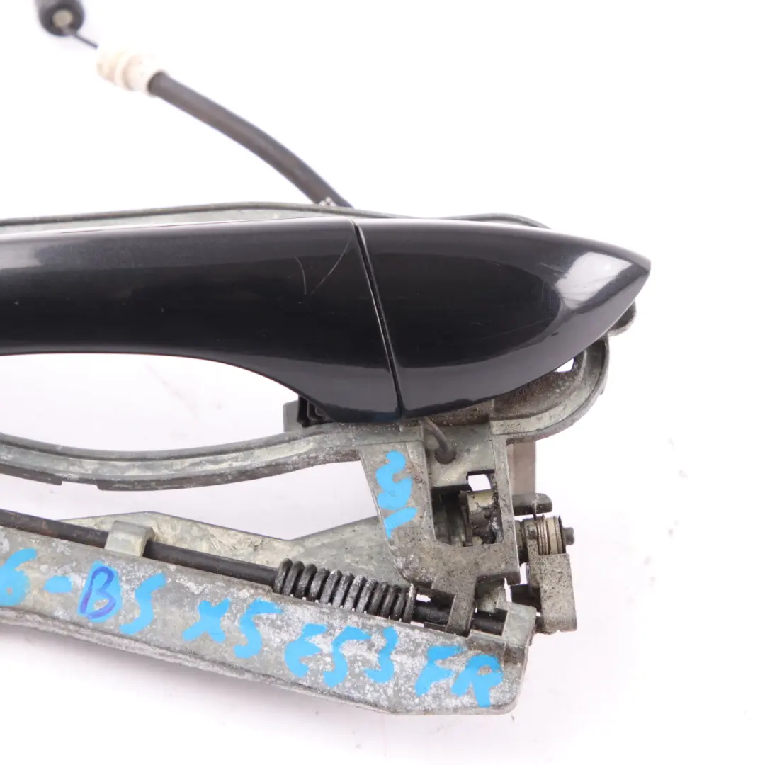 Handgriff Tür hinten rechts Außen Träger Schwarz Saphir - 475 für BMW X5 E53 mit Teilenummer 8243636 BMW X5 E53 Handgriff Tür hinten rechts Außen Träger Schwarz Saphir - 475 - SKU 8243636-BS - Teilenummer 8243636
