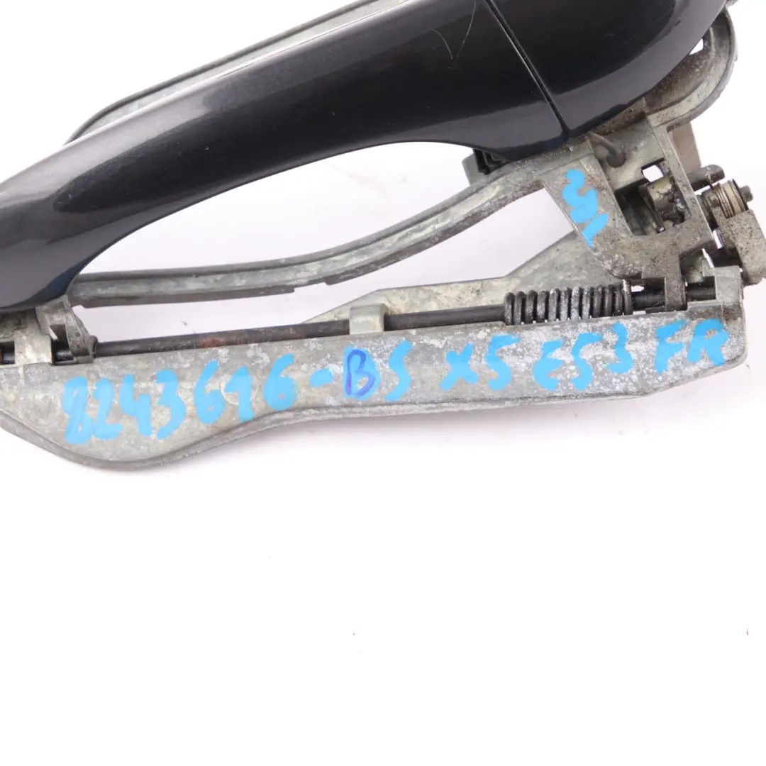 Handgriff Tür hinten rechts Außen Träger Schwarz Saphir - 475 für BMW X5 E53 mit Teilenummer 8243636 BMW X5 E53 Handgriff Tür hinten rechts Außen Träger Schwarz Saphir - 475 - SKU 8243636-BS - Teilenummer 8243636