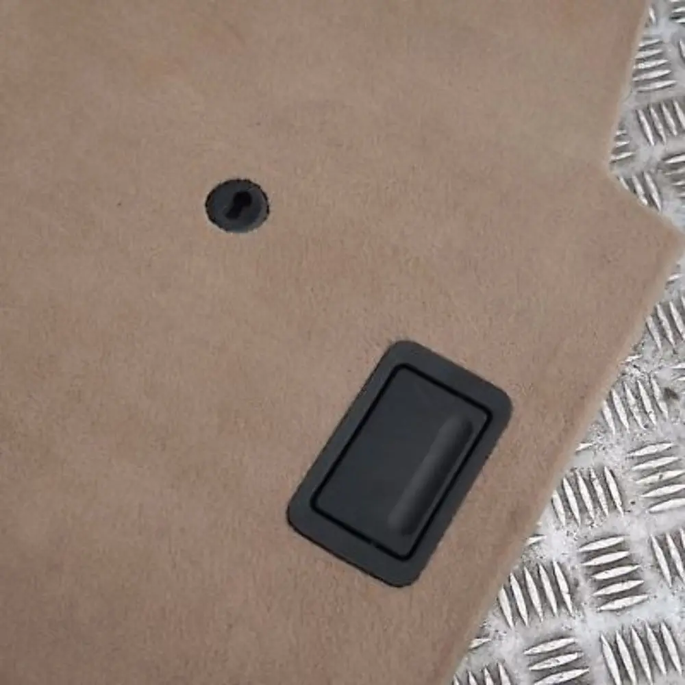 Alfombra Piso Maletero Hellbeige Beige para BMW X5 E53 con número de pieza 8250030 BMW X5 E53 Alfombra Piso Maletero Hellbeige Beige - SKU 8250030 - Número de pieza 8250030