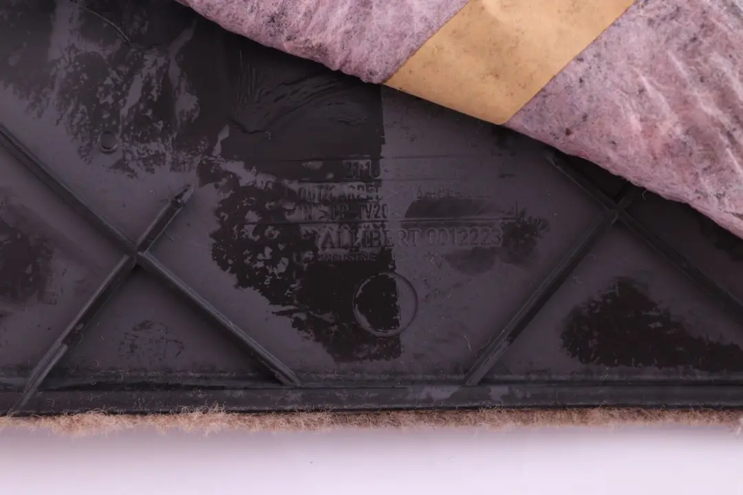 Centre Console Front Right Side Trim Panel O/S Beige 8250098 to BMW X5 Series E53 with Part number 8250100 BMW X5 Series E53 Centre Console Front Right Side Trim Panel O/S Beige 8250098 - SKU 8250100 - Part number 8250100