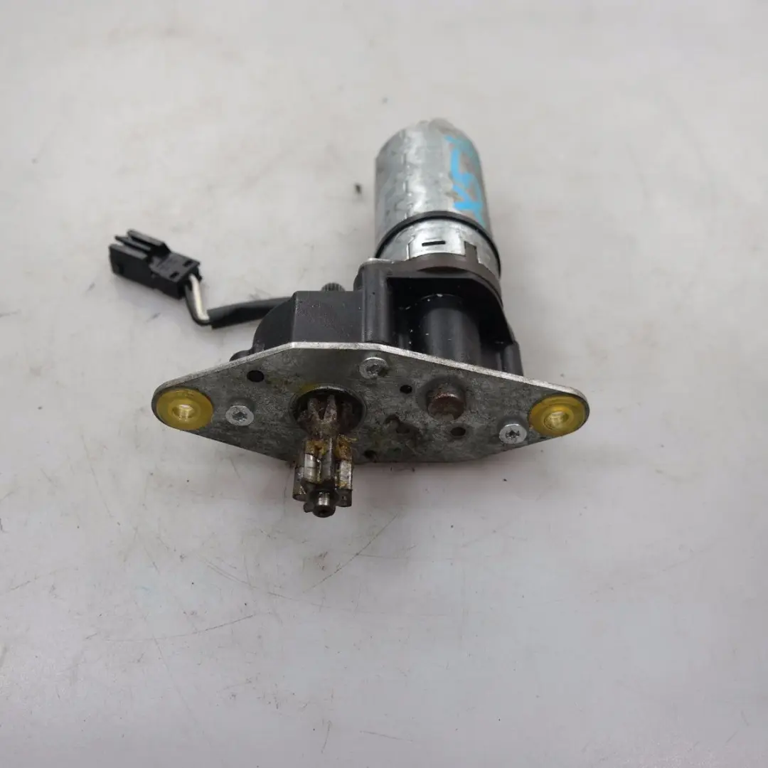 Front Left Seat Backrest Adjustment Actuator to BMW X5 Series E53 with Part number 8251629 BMW X5 Series E53 Front Left Seat Backrest Adjustment Actuator - SKU 8251629 - Part number 8251629