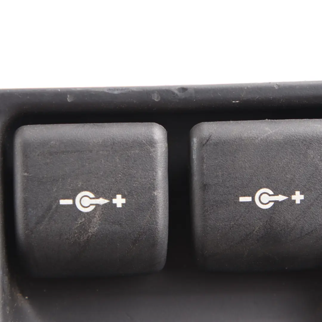 Toma Corriente Boot Trunk Compartment Enchufe Carga para BMW X5 E53 con número de pieza 8254339 BMW X5 E53 Toma Corriente Boot Trunk Compartment Enchufe Carga - SKU 8254339 - Número de pieza 8254339