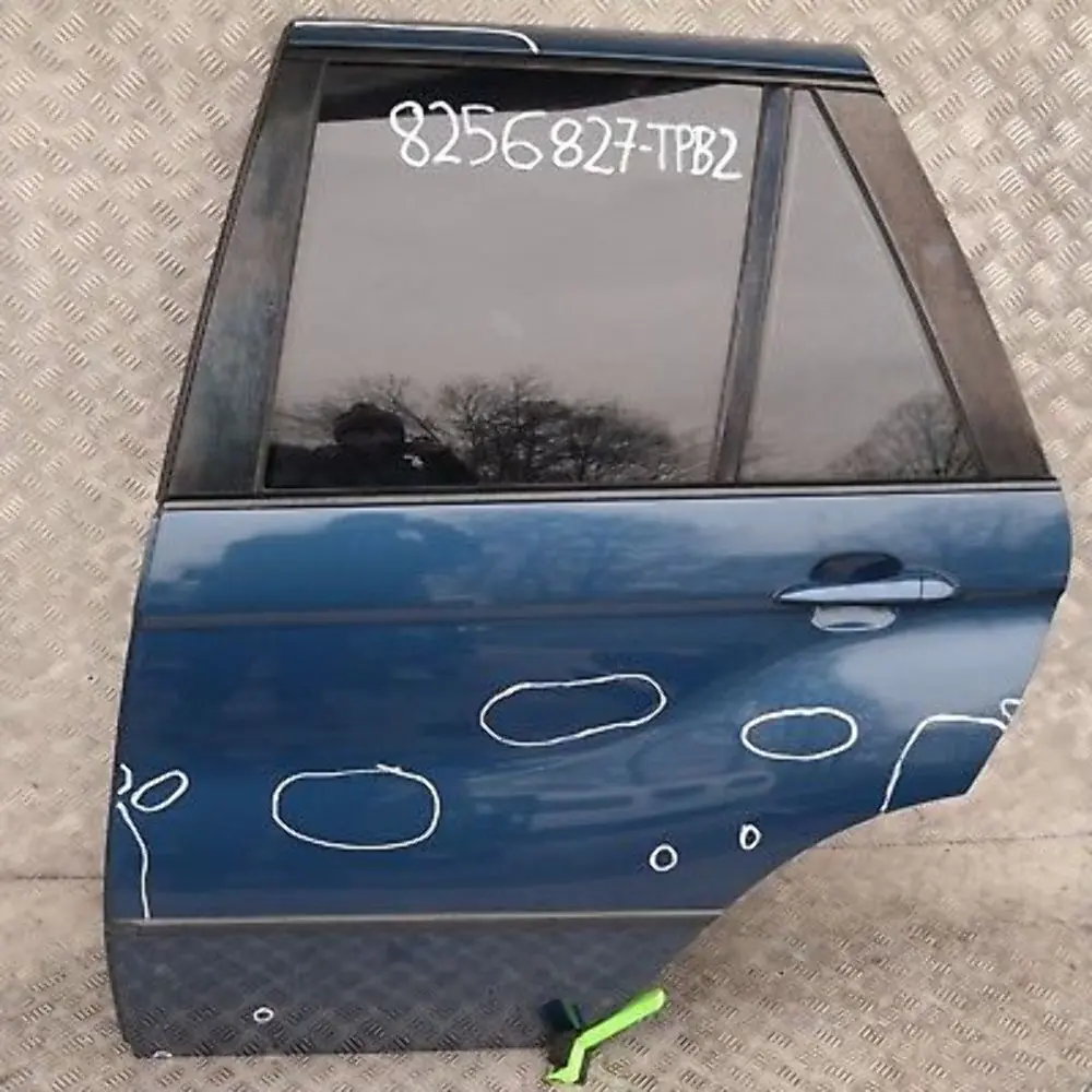 Lato Conducente Porta Posteriore Sinistra Blu Topazio Metallico per BMW X5 E53 con numero di parte 8256827 BMW X5 E53 Lato Conducente Porta Posteriore Sinistra Blu Topazio Metallico - SKU 8256827-TPB2 - Numero di parte 8256827