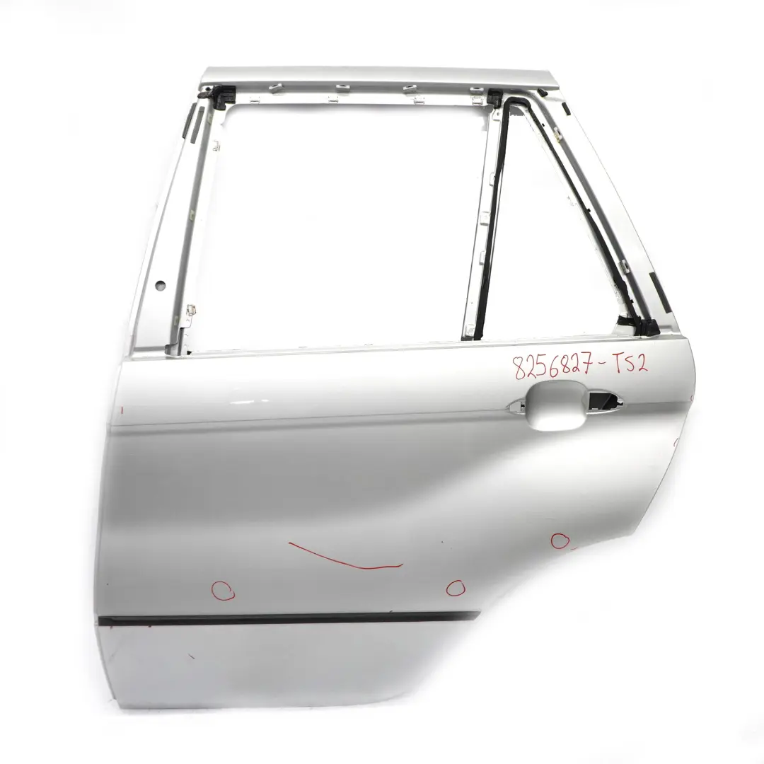 Lato Conducente Portiera Posteriore SX Argento-Titanio Titan 35 per BMW X5 E53 con numero di parte 8256827 BMW X5 E53 Lato Conducente Portiera Posteriore SX Argento-Titanio Titan 35 - SKU 8256827-TS2 - Numero di parte 8256827