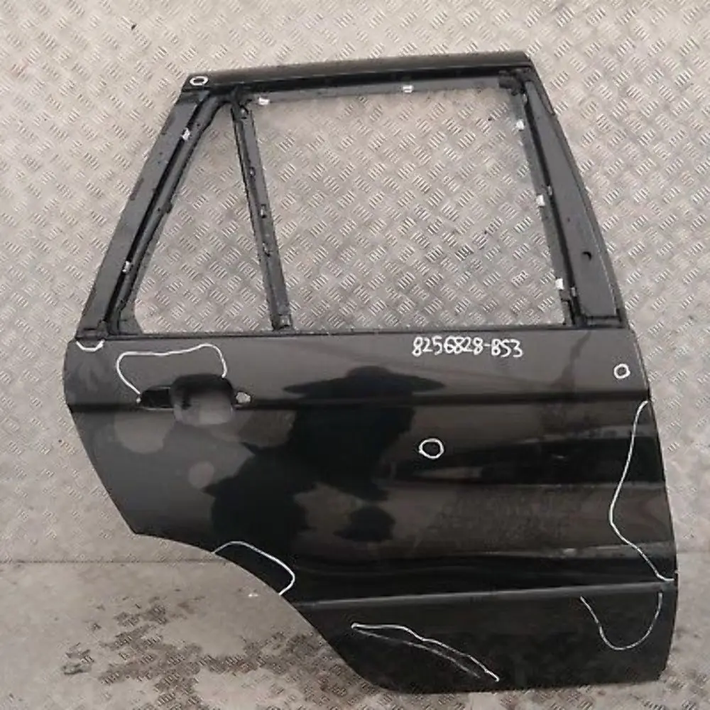 Passeggero Portiera Posteriore Destra Black Sapphire Metallizzato per BMW X5 E53 con numero di parte 8256828 BMW X5 E53 Passeggero Portiera Posteriore Destra Black Sapphire Metallizzato - SKU 8256828-BS3 - Numero di parte 8256828