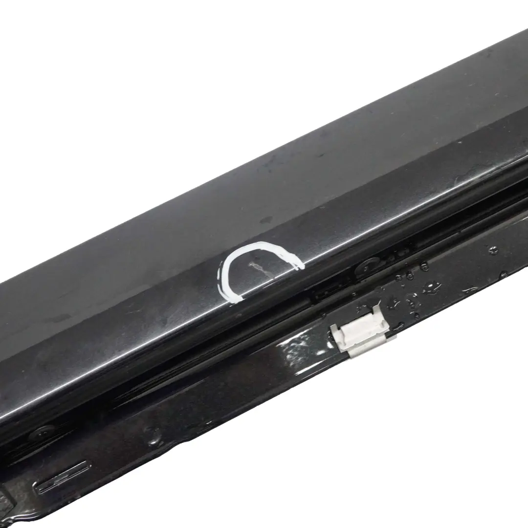 Posteriore Destra Porta Black Sapphire Metallizzato 475 per BMW X5 E53 con numero di parte 8256828 BMW X5 E53 Posteriore Destra Porta Black Sapphire Metallizzato 475 - SKU 8256828-BS4 - Numero di parte 8256828