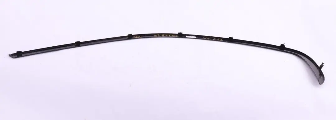 Seitenfenster Blende hinten oben rechts glanzschwarz black für BMW X5 E53 mit Teilenummer 8257688 BMW X5 E53 Seitenfenster Blende hinten oben rechts glanzschwarz black - SKU 8257688 - Teilenummer 8257688