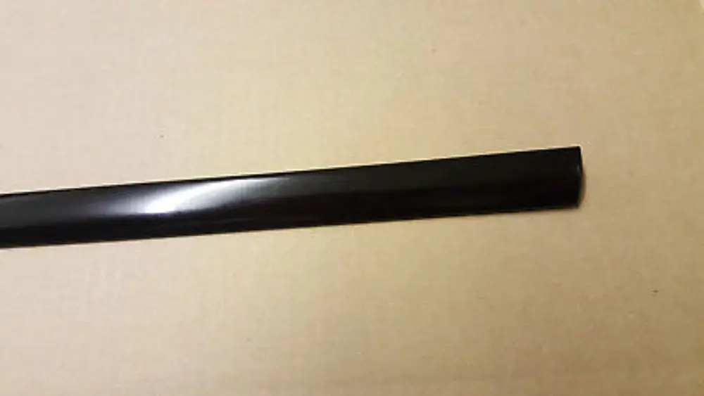 Finisher side window rear right O/S HIGH GLOSS GLANZSCHWARZ to BMW X5 SERIES E53 with Part number 8257936 BMW X5 SERIES E53 Finisher side window rear right O/S HIGH GLOSS GLANZSCHWARZ - SKU 8257936 - Part number 8257936