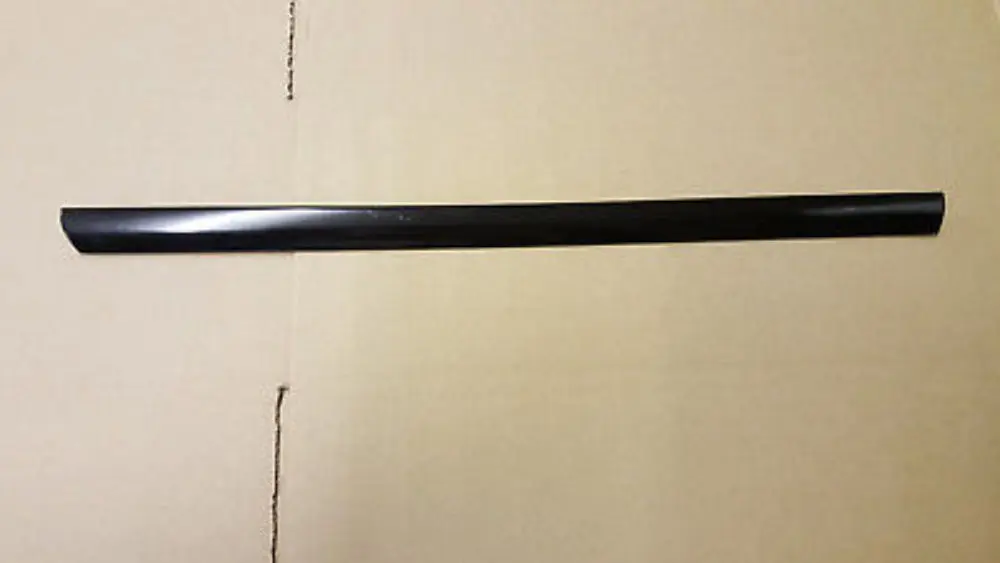 Finisher side window rear right O/S HIGH GLOSS GLANZSCHWARZ to BMW X5 SERIES E53 with Part number 8257936 BMW X5 SERIES E53 Finisher side window rear right O/S HIGH GLOSS GLANZSCHWARZ - SKU 8257936 - Part number 8257936