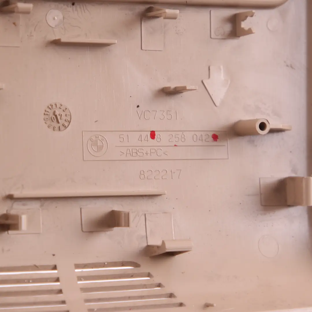 Osłona Panel Obudowa Podsufitki Tył Jasnobeżowy 8258042 do BMW X5 E53 o numerze 8258039 BMW X5 E53 Osłona Panel Obudowa Podsufitki Tył Jasnobeżowy 8258042 - SKU 8258039-1 - Numer Części 8258039