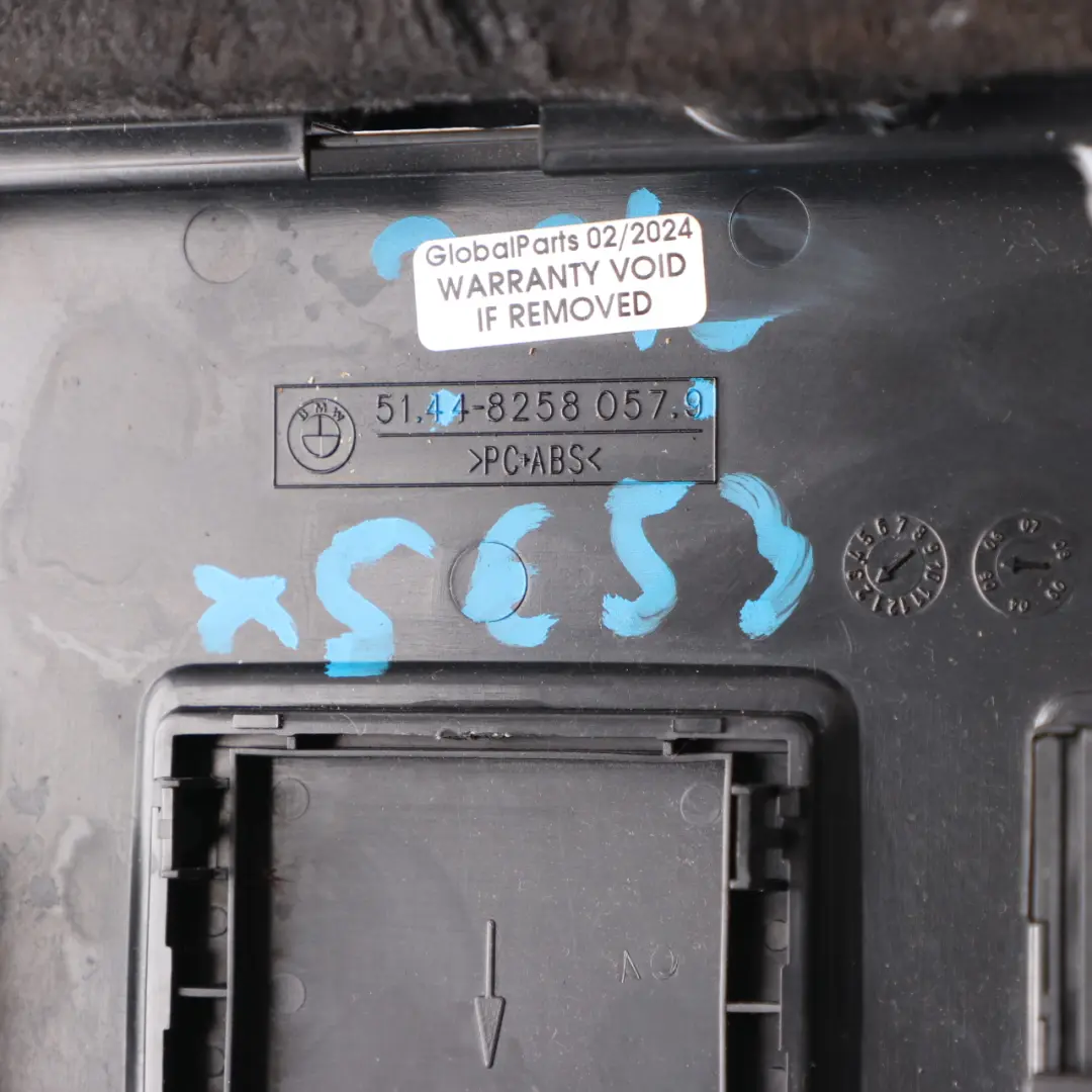 Front Interior Roof Light Lamp Panel Console Black 8258061 to BMW X5 E53 with Part number 8258057 BMW X5 E53 Front Interior Roof Light Lamp Panel Console Black 8258061 - SKU 8258057 - Part number 8258057