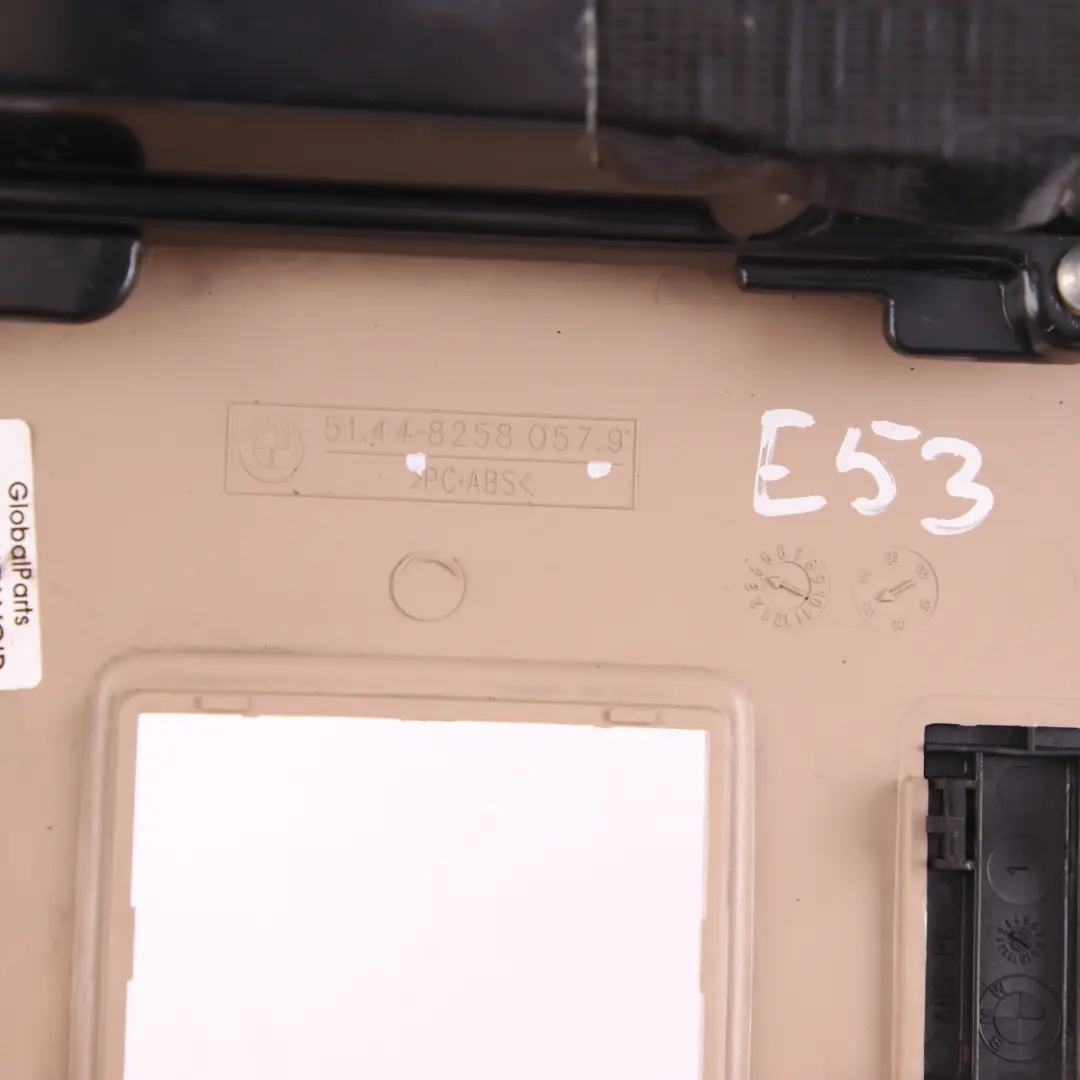 Innenraum Dachleuchtenblende Sonnenbrillenhalter Hellbeige 8258057 für BMW X5 E53 mit Teilenummer 8258059 BMW X5 E53 Innenraum Dachleuchtenblende Sonnenbrillenhalter Hellbeige 8258057 - SKU 8258059 - Teilenummer 8258059