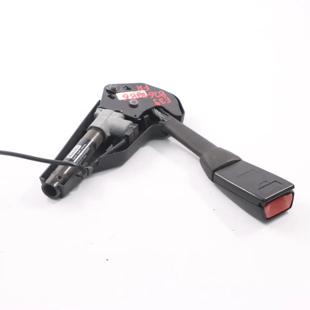 Belt Buckle BMW E38 E39 Tensioner Lower Belt Front Right O/S to Seat with Part number 8261086 Seat Belt Buckle BMW E38 E39 Tensioner Lower Belt Front Right O/S - SKU 8261086 - Part number 8261086