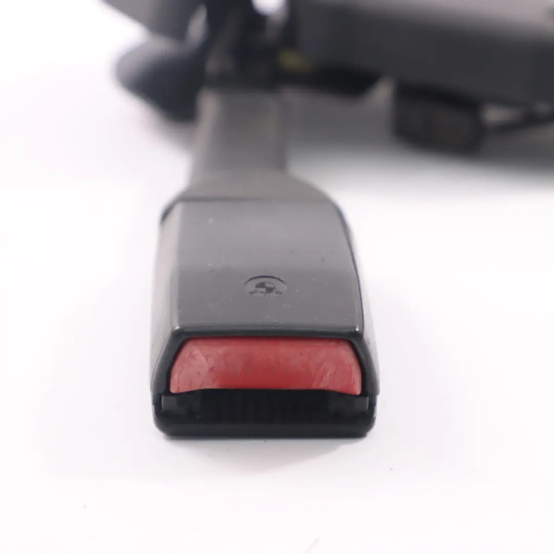 Fibbia sicurezza BMW E38 E39 Tensionatore inferiore anteriore destra per con numero di parte 8261086 Fibbia sicurezza BMW E38 E39 Tensionatore inferiore anteriore destra - SKU 8261086 - Numero di parte 8261086