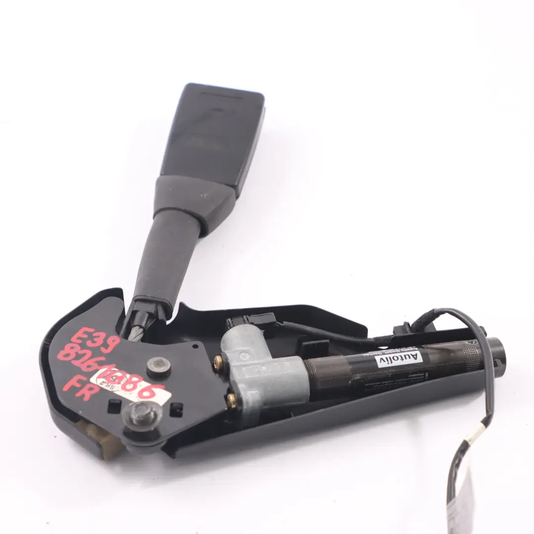 Fibbia sicurezza BMW E38 E39 Tensionatore inferiore anteriore destra per con numero di parte 8261086 Fibbia sicurezza BMW E38 E39 Tensionatore inferiore anteriore destra - SKU 8261086 - Numero di parte 8261086