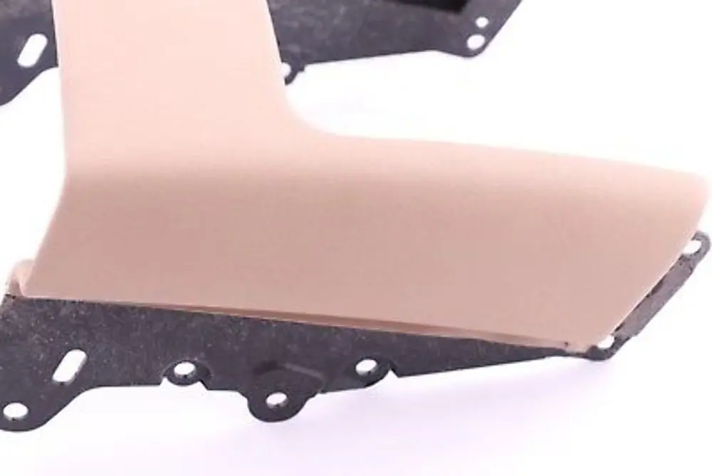 Pannello Copertura Console Centrale Parte Inferiore Posteriore Beige per BMW X5 E53 con numero di parte 8262776 BMW X5 E53 Pannello Copertura Console Centrale Parte Inferiore Posteriore Beige - SKU 8262776 - Numero di parte 8262776