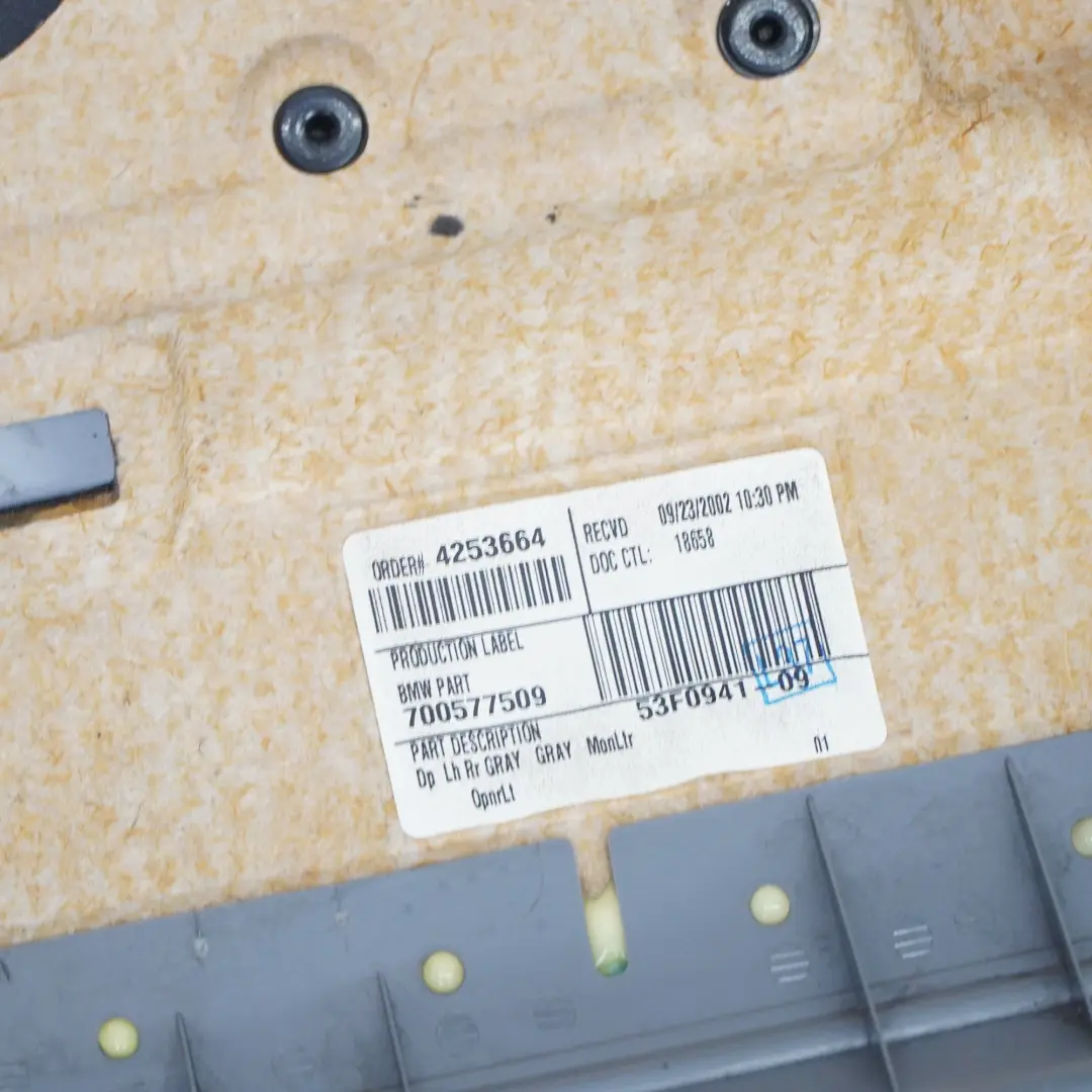 Boczek Tapicerka Drzwi Lewy Tył Skóra do BMW X5 E53 o numerze 8264277 BMW X5 E53 Boczek Tapicerka Drzwi Lewy Tył Skóra - SKU 8264277 - Numer Części 8264277