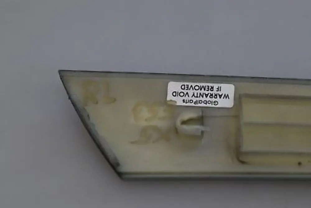 BMW X5 E53 Moulure Porte Arriere Gauche Titan 2 - SKU 8265479 - Numéro de pièce 8265479