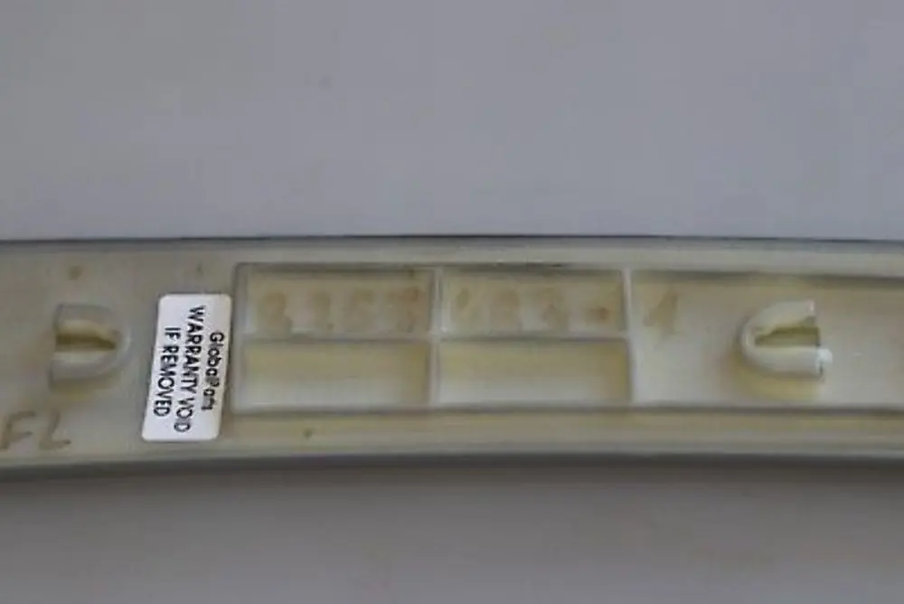 Listwa Dekor Drzwi Lewy Przód do BMW X5 E53 o numerze 8265483 BMW X5 E53 Listwa Dekor Drzwi Lewy Przód - SKU 8265483-1 - Numer Części 8265483