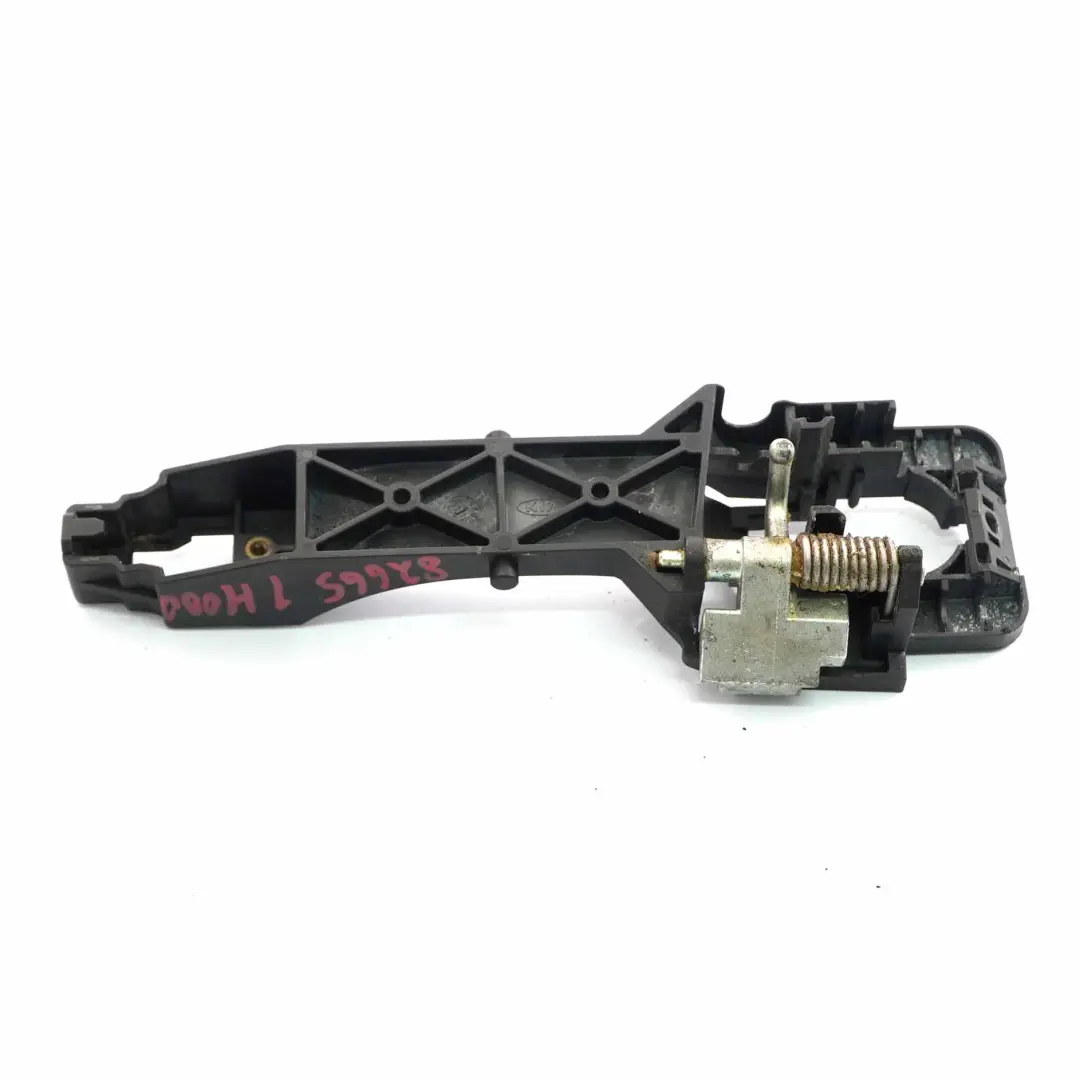 Mk1 Door Handle Base Front Grab Carrier Rear Right O/S to Kia Ceed with Part number 826651H000 Kia Ceed Mk1 Door Handle Base Front Grab Carrier Rear Right O/S - SKU 826651H000 - Part number 826651H000