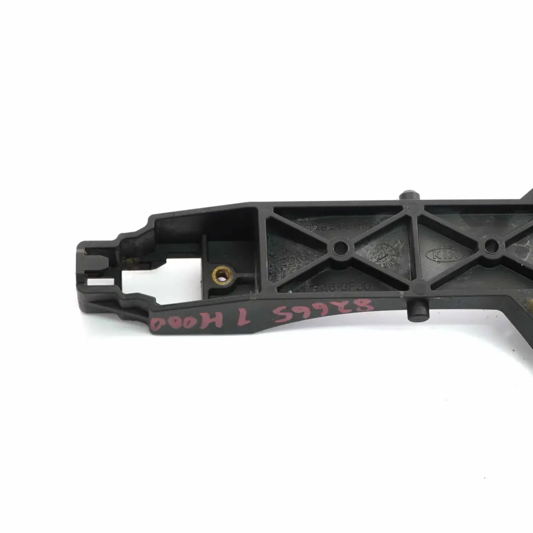 Mk1 Door Handle Base Front Grab Carrier Rear Right O/S to Kia Ceed with Part number 826651H000 Kia Ceed Mk1 Door Handle Base Front Grab Carrier Rear Right O/S - SKU 826651H000 - Part number 826651H000