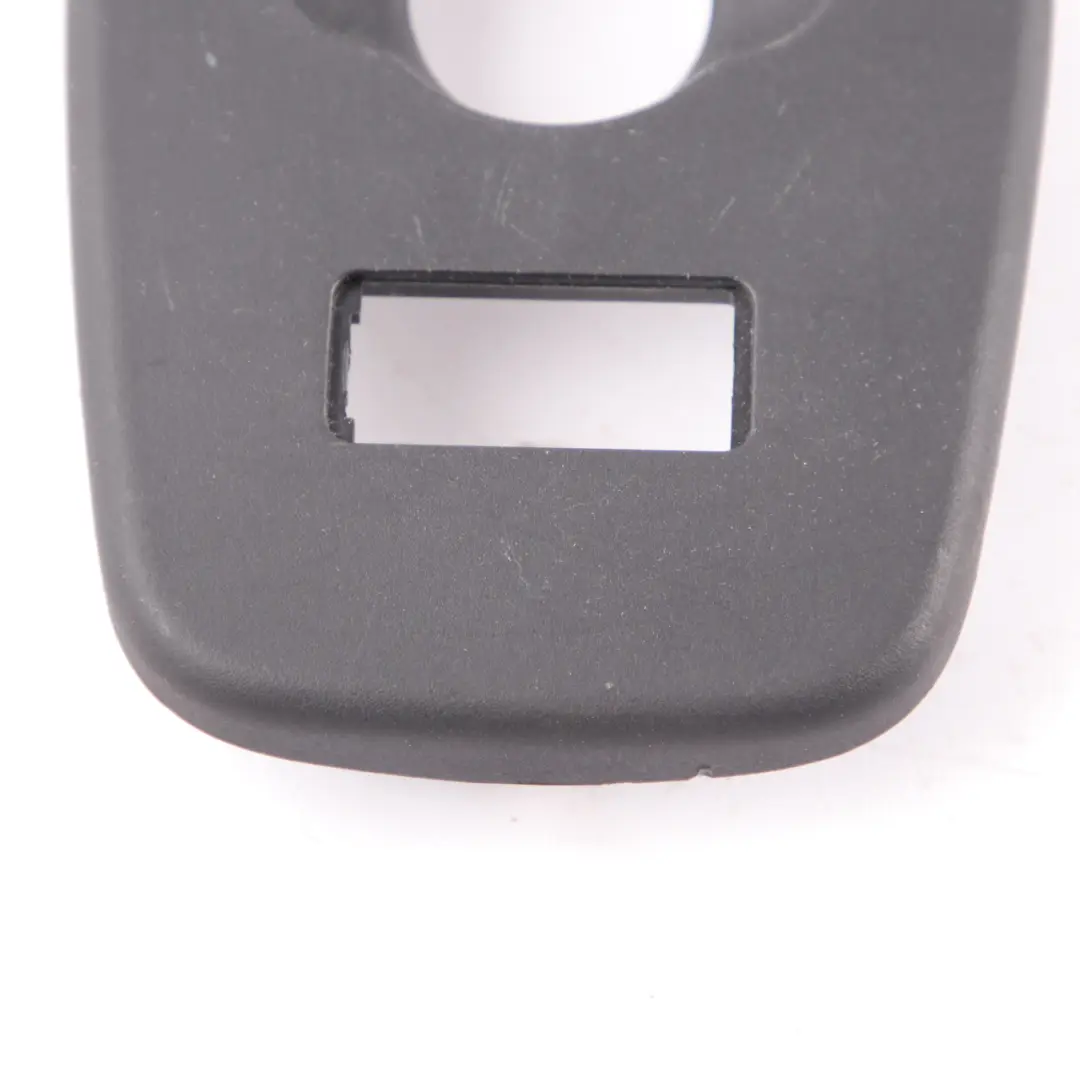  Couvercle de port USB Mini F56 Plug Socket AUX Cover Black Trim Panel - SKU 8270579 - Numéro de pièce 8270579