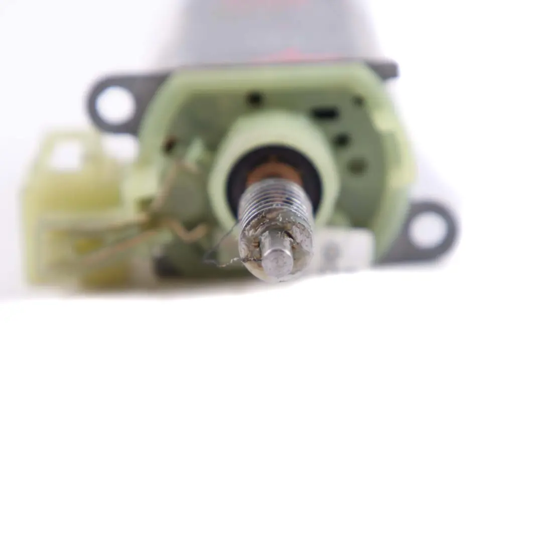 Motore azionamento regolazion schienale sedile anteriore per BMW E60 E65 E70 con numero di parte 8316670 BMW E60 E65 E70 Motore azionamento regolazion schienale sedile anteriore - SKU 8316670-1 - Numero di parte 8316670