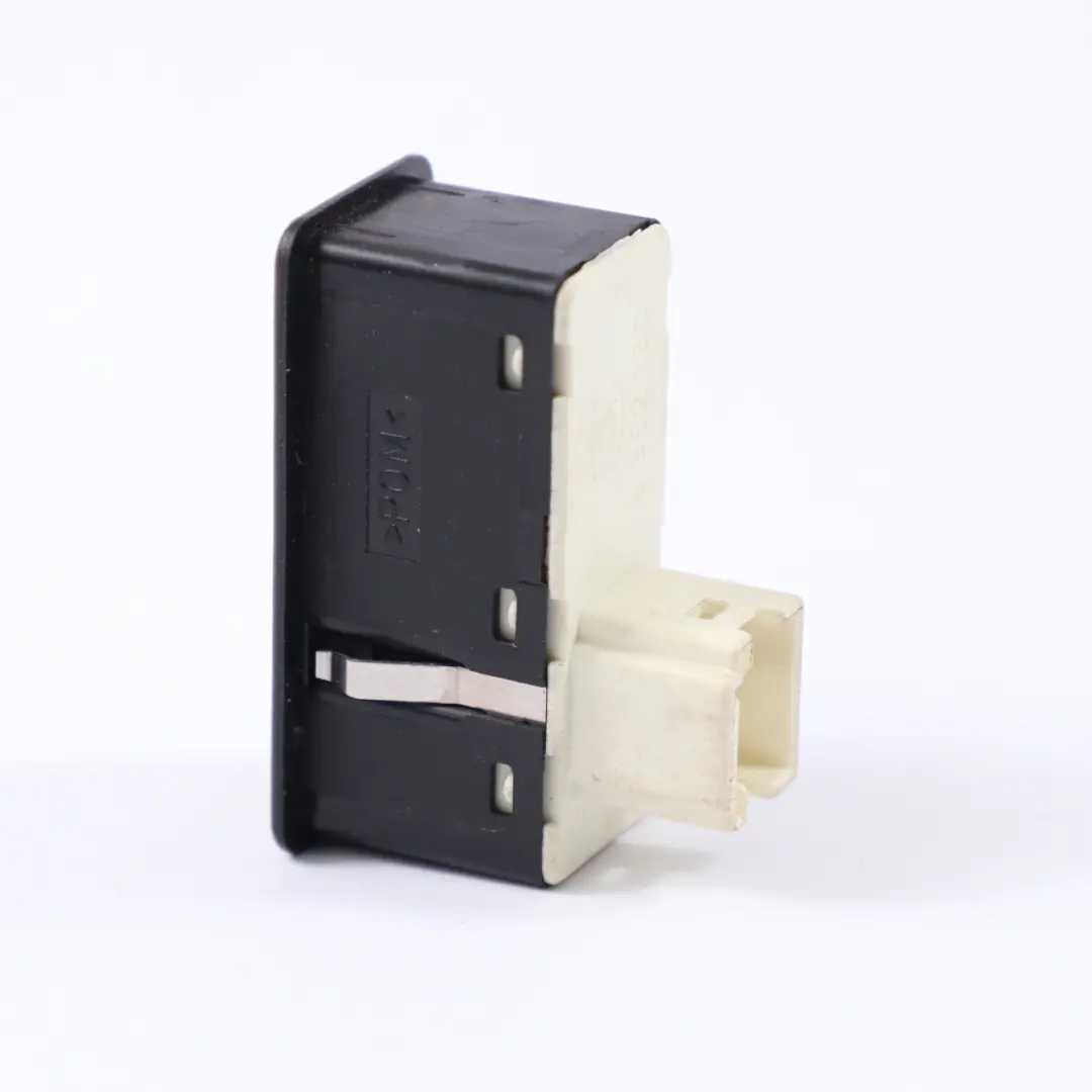 Pulsante interruttore controllo memoria sedile Genuine per Bmw E38 E39 con numero di parte 8352160 Bmw E38 E39 Pulsante interruttore controllo memoria sedile Genuine - SKU 8352160 - Numero di parte 8352160