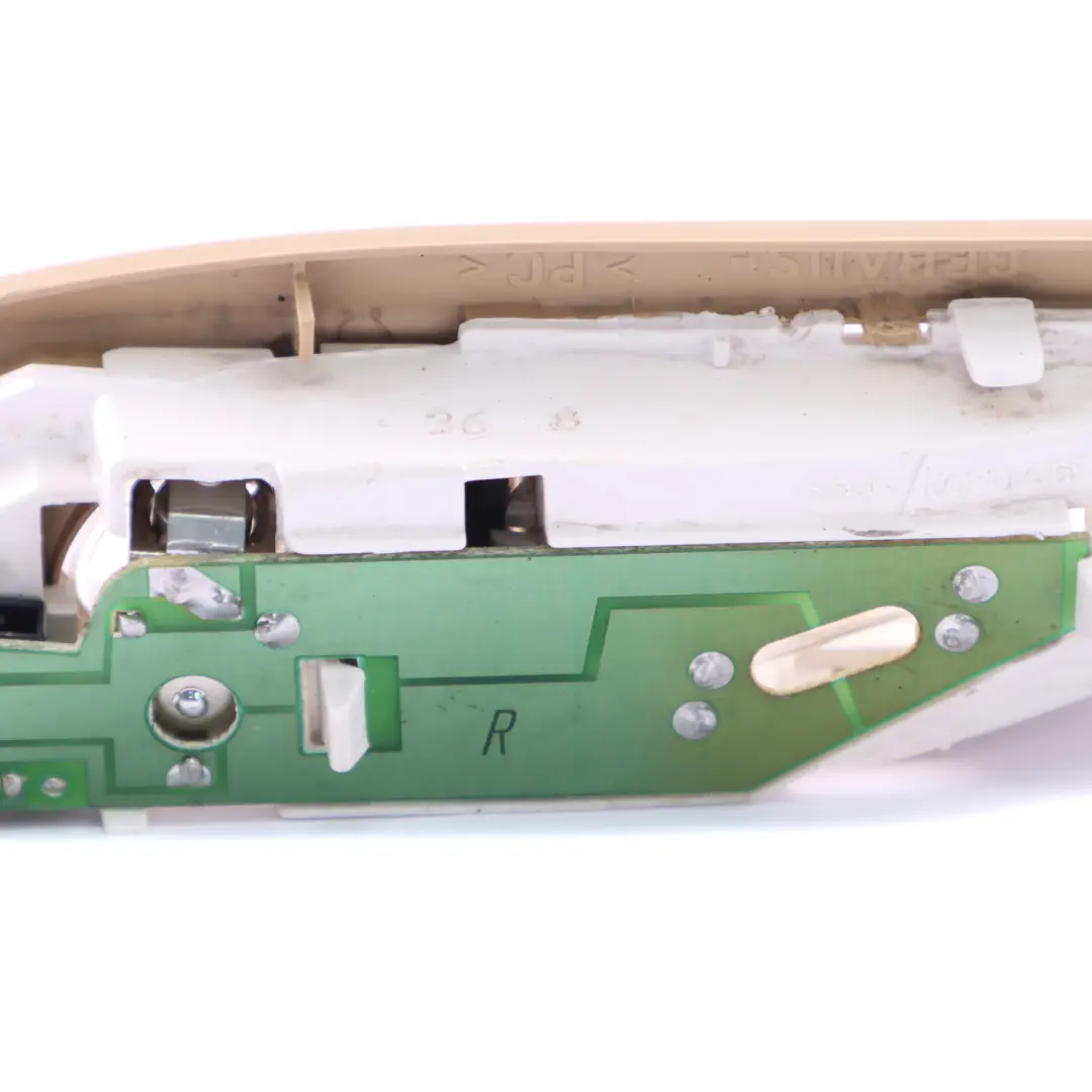 Lampe d'intérieur BMW E39 Feu de lecture arrière droit Beige pour à propos du numéro de pièce 8363610 Lampe d'intérieur BMW E39 Feu de lecture arrière droit Beige - SKU 8363610 - Numéro de pièce 8363610