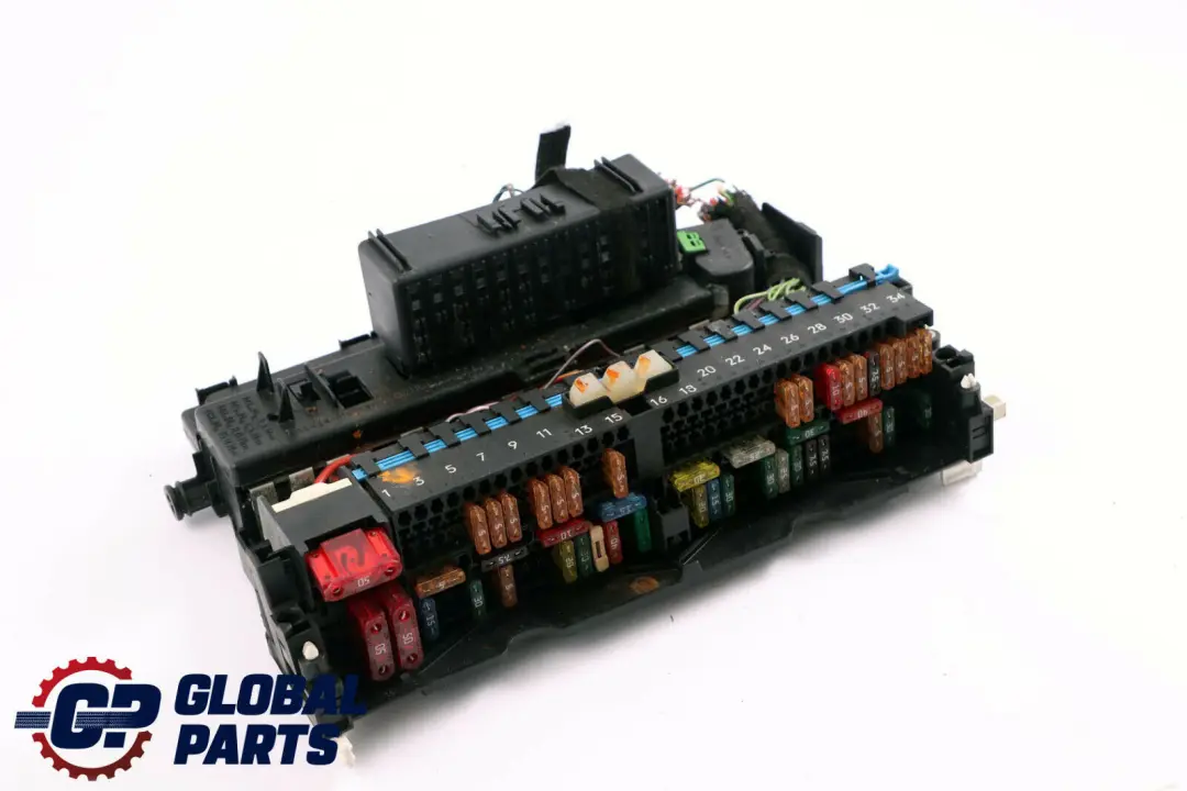 XE46 E83 Armoire a Fusibles pour BMW 3 à propos du numéro de pièce 8364530 BMW 3 XE46 E83 Armoire a Fusibles - SKU 8364530 - Numéro de pièce 8364530