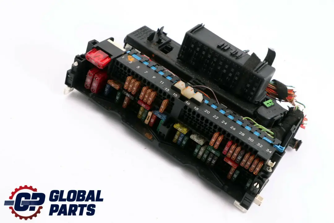 BMW E46 X3 E83 Caja De distribucion De fusibles - SKU 8364530 - Número de pieza 8364530