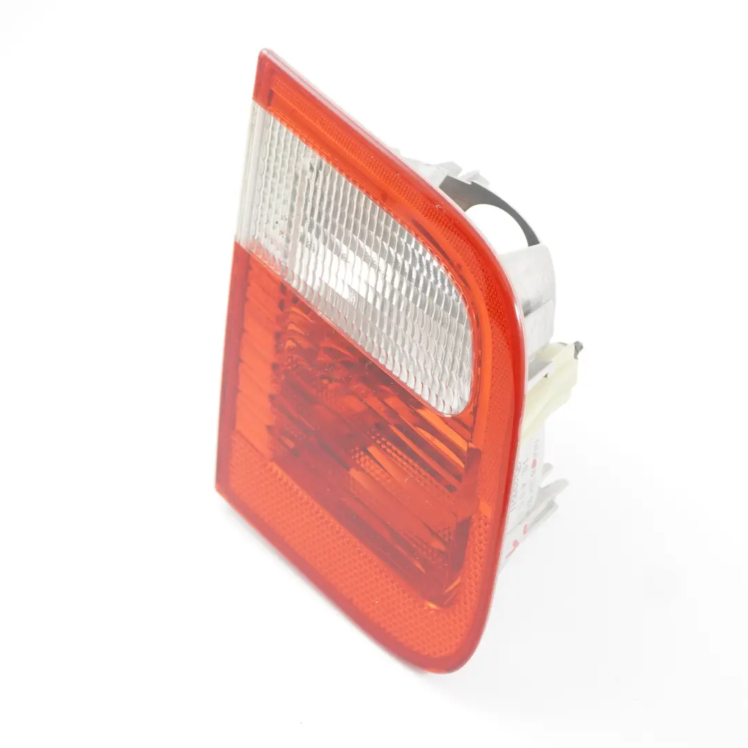 Lampa Lewy Tył Lewa Tylna W Klapę do BMW E46 Sedan o numerze 8364923 BMW E46 Sedan Lampa Lewy Tył Lewa Tylna W Klapę - SKU 8364923-1 - Numer Części 8364923