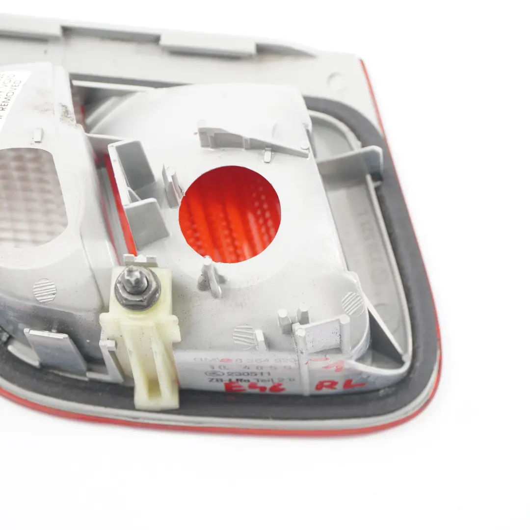 Luce Posteriore Coperchio Portellone Lampada Sinistra per BMW E46 Berlina con numero di parte 8364923 BMW E46 Berlina Luce Posteriore Coperchio Portellone Lampada Sinistra - SKU 8364923-1 - Numero di parte 8364923