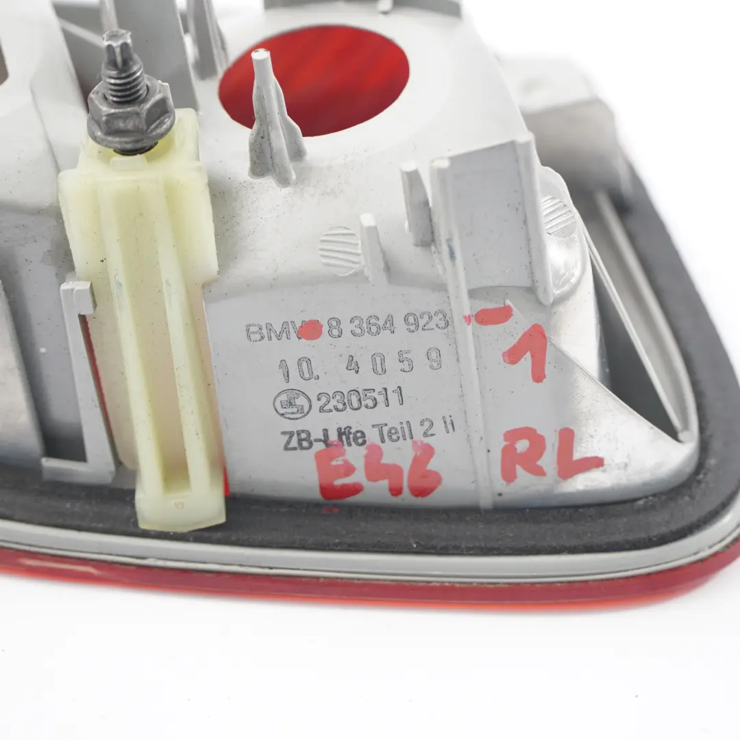 Lampa Lewy Tył Lewa Tylna W Klapę do BMW E46 Sedan o numerze 8364923 BMW E46 Sedan Lampa Lewy Tył Lewa Tylna W Klapę - SKU 8364923-1 - Numer Części 8364923