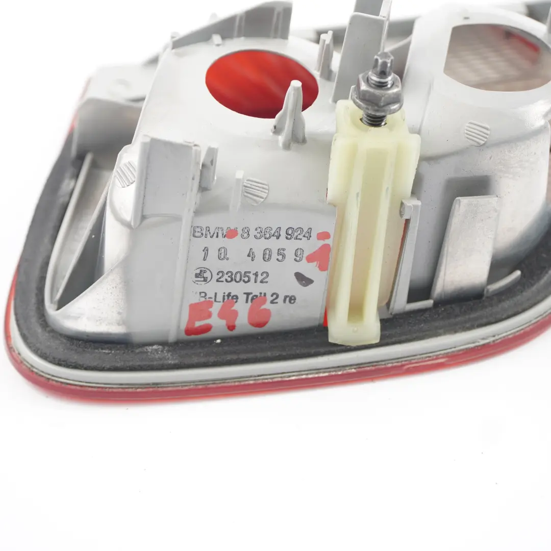 Luce Posteriore Coperchio Baule Tailgate Lampada Destra per BMW E46 Berlina con numero di parte 8364924 BMW E46 Berlina Luce Posteriore Coperchio Baule Tailgate Lampada Destra - SKU 8364924-1 - Numero di parte 8364924