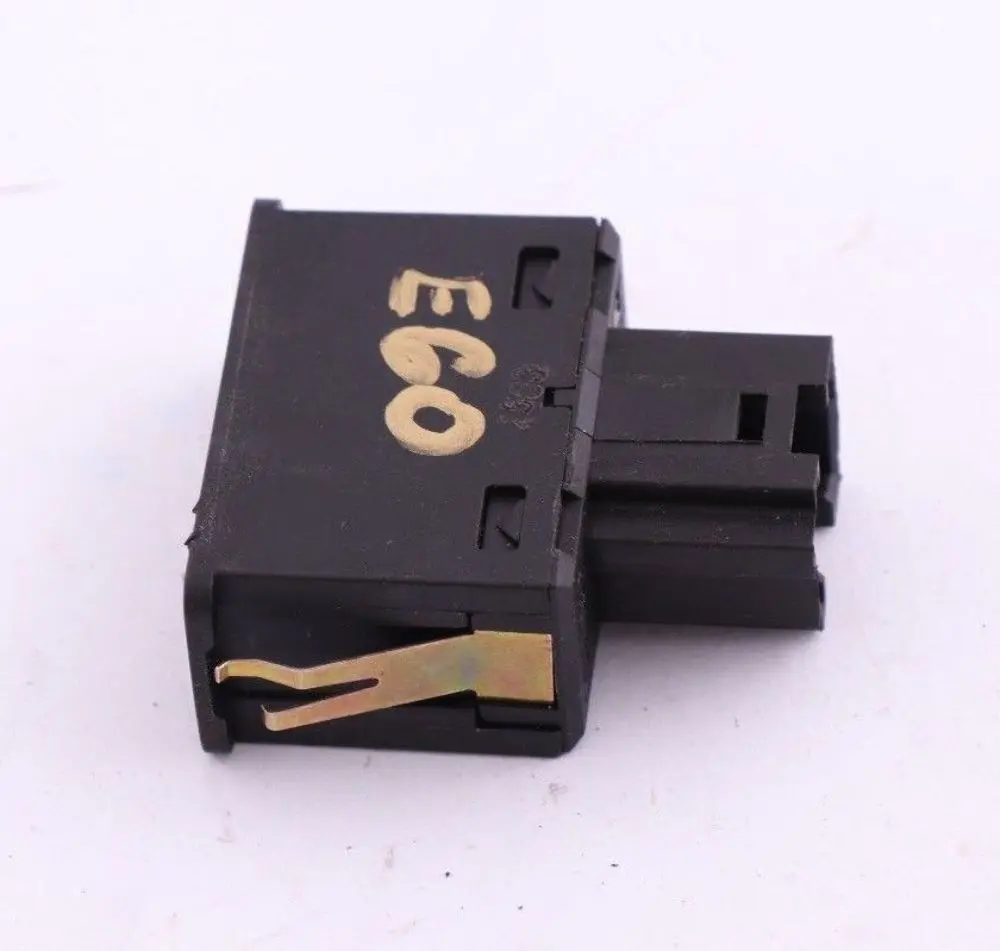 Enchufe Enchufable Con Tapa AV para BMW 5 7 X5 E38 E53 E60 E61 con número de pieza 8368346 BMW 5 7 X5 E38 E53 E60 E61 Enchufe Enchufable Con Tapa AV - SKU 8368346 - Número de pieza 8368346