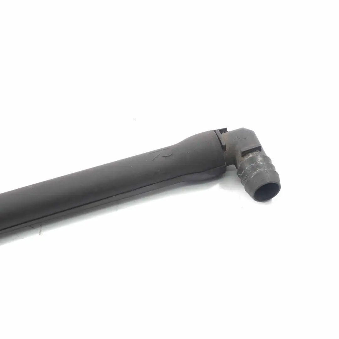 Tubo Uscita Acqua Condensa Destra per BMW E39 con numero di parte 8369506 BMW E39 Tubo Uscita Acqua Condensa Destra - SKU 8369506 - Numero di parte 8369506