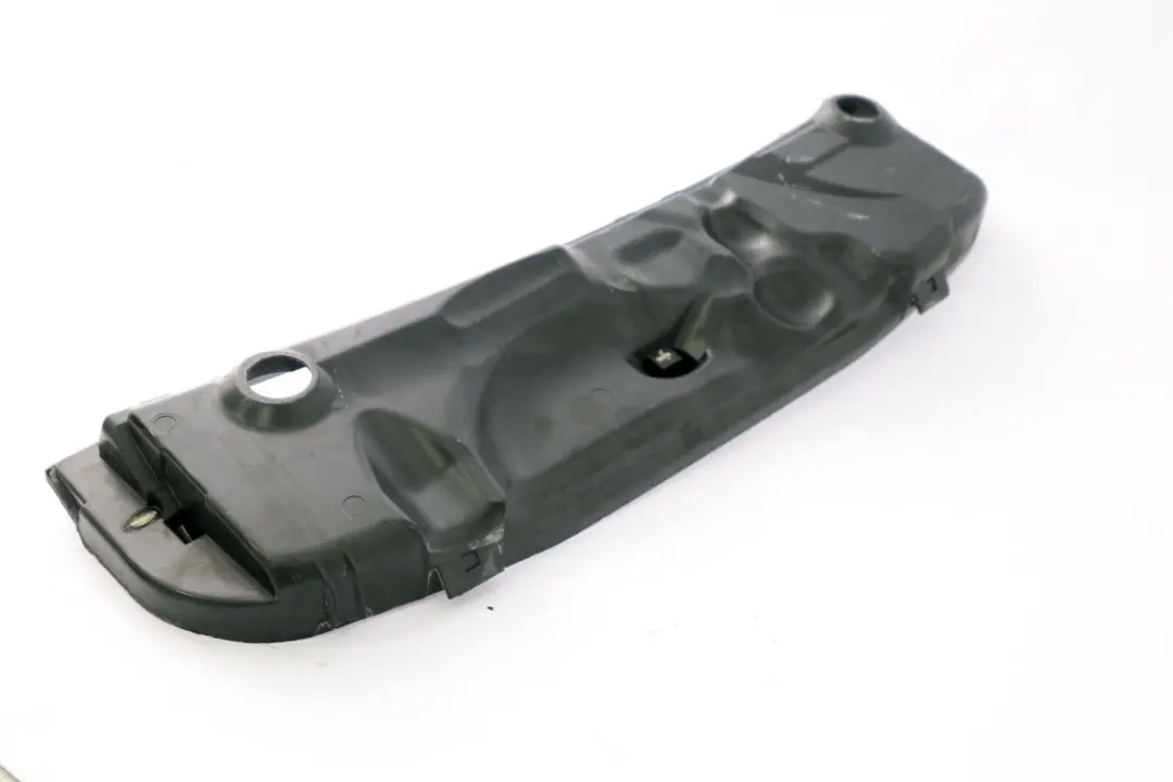 Cubierta del Microfiltro De Aire Inferior Pieza para BMW E46 con número de pieza 8370066 BMW E46 Cubierta del Microfiltro De Aire Inferior Pieza - SKU 8370066 - Número de pieza 8370066