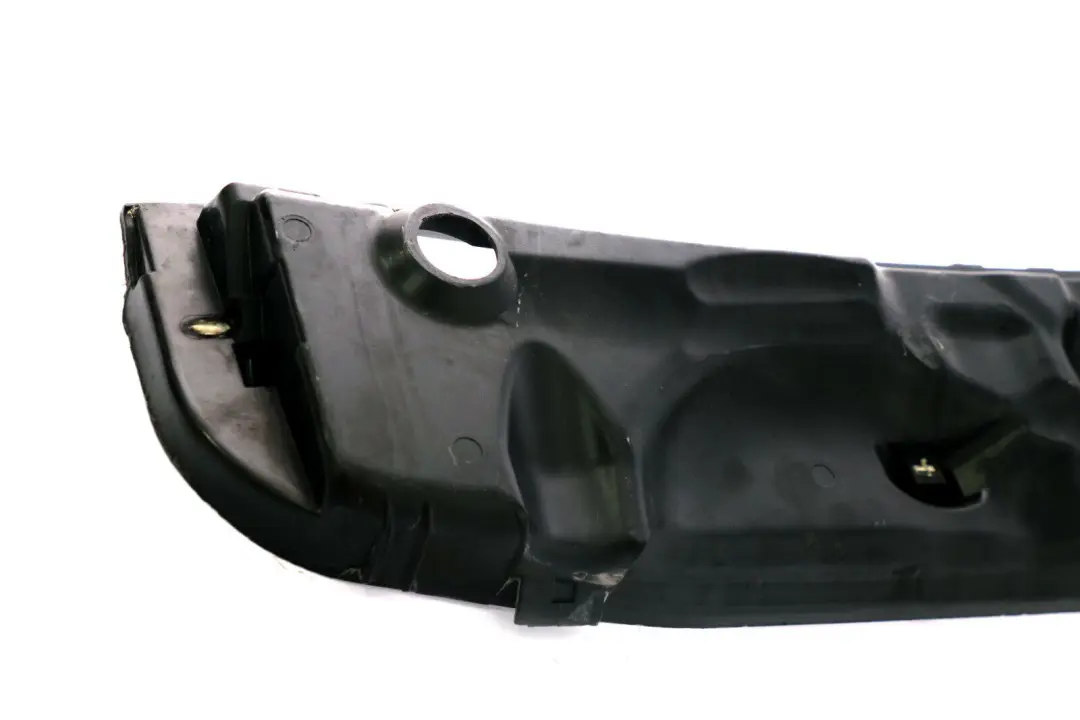 Cubierta del Microfiltro De Aire Inferior Pieza para BMW E46 con número de pieza 8370066 BMW E46 Cubierta del Microfiltro De Aire Inferior Pieza - SKU 8370066 - Número de pieza 8370066