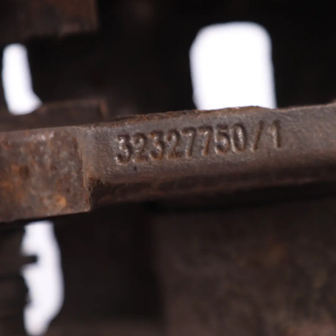 Etrier de frein arrière gauche Support pour Renault Trafic 2 Opel Vivaro à propos du numéro de pièce 837013 Renault Trafic 2 Opel Vivaro Etrier de frein arrière gauche Support - SKU 837013 - Numéro de pièce 837013