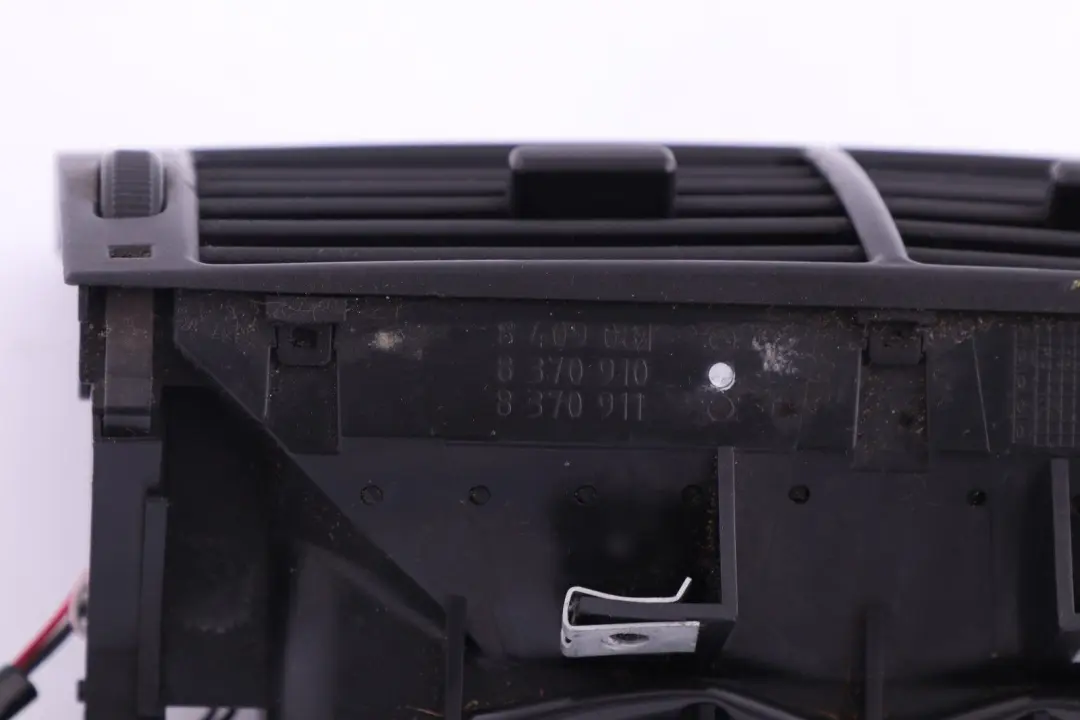 Klimaanlage Frischluftgrill Fondraum hinten 6422 für BMW X5 er E53 mit Teilenummer 8370910 BMW X5 er E53 Klimaanlage Frischluftgrill Fondraum hinten 6422 - SKU 8370910 - Teilenummer 8370910